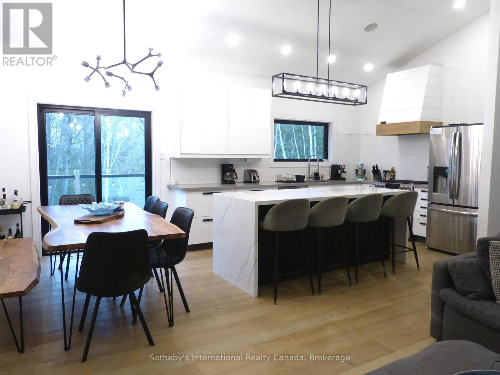 31 Slalom Gate Road, Collingwood, ON - Indoor Photo Showing Dining Room