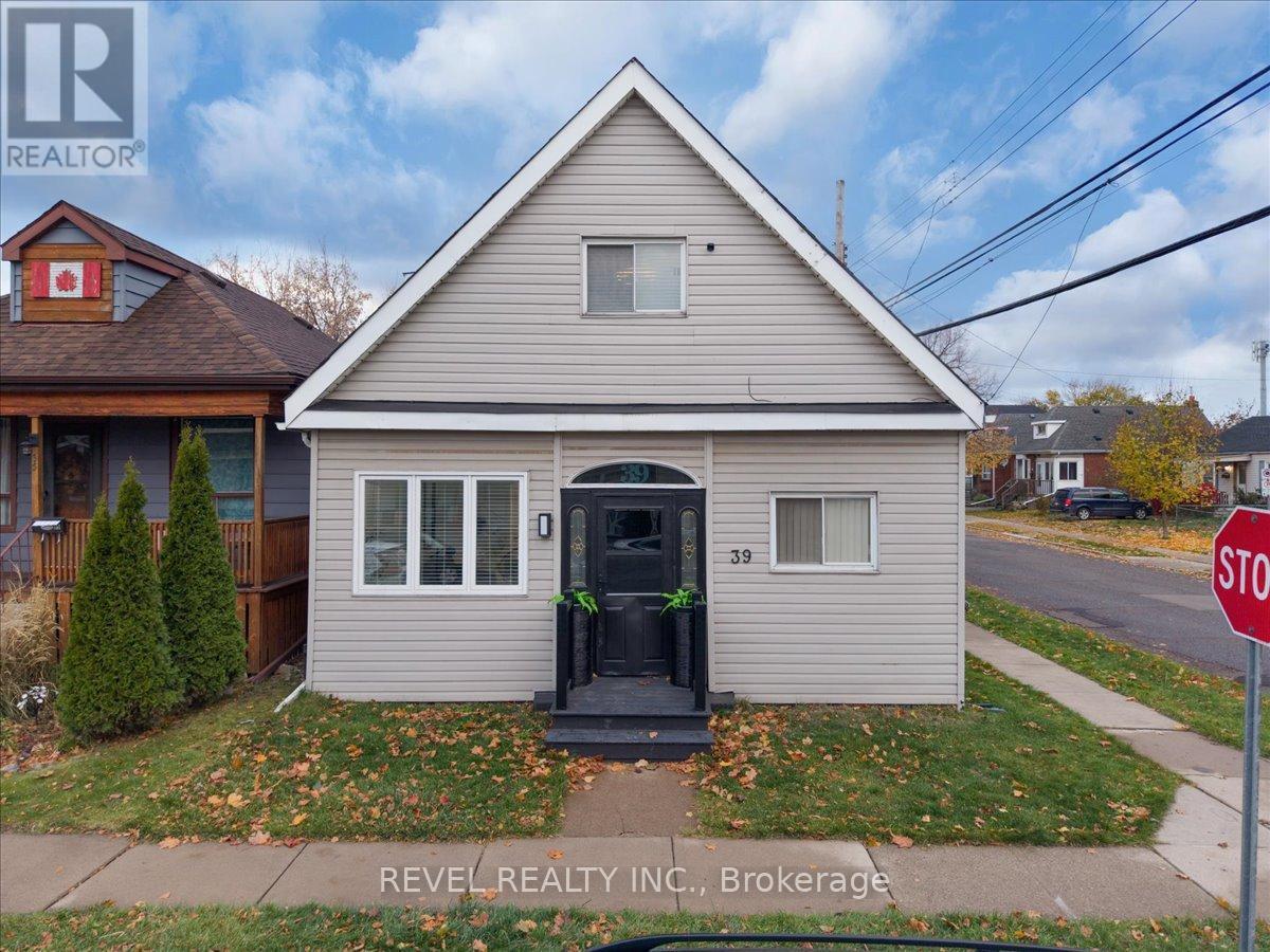39 Division Street, Hamilton, ON - Outdoor With Facade