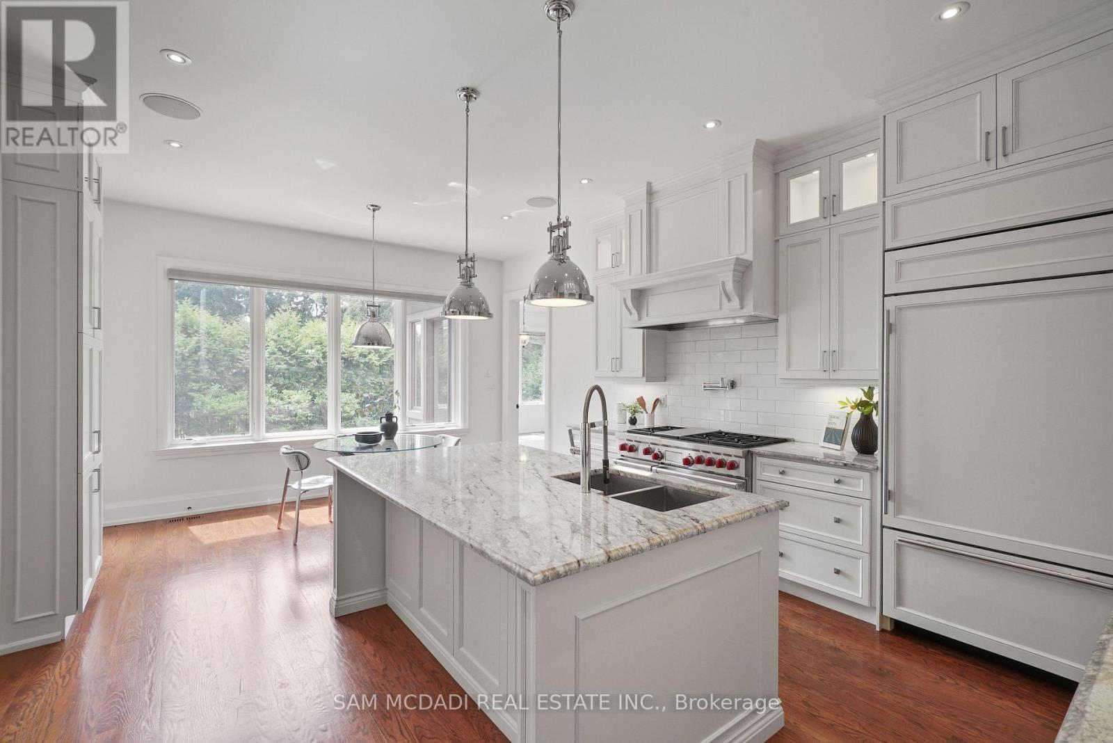 190 Maplewood Road, Mississauga, ON - Indoor Photo Showing Kitchen With Upgraded Kitchen