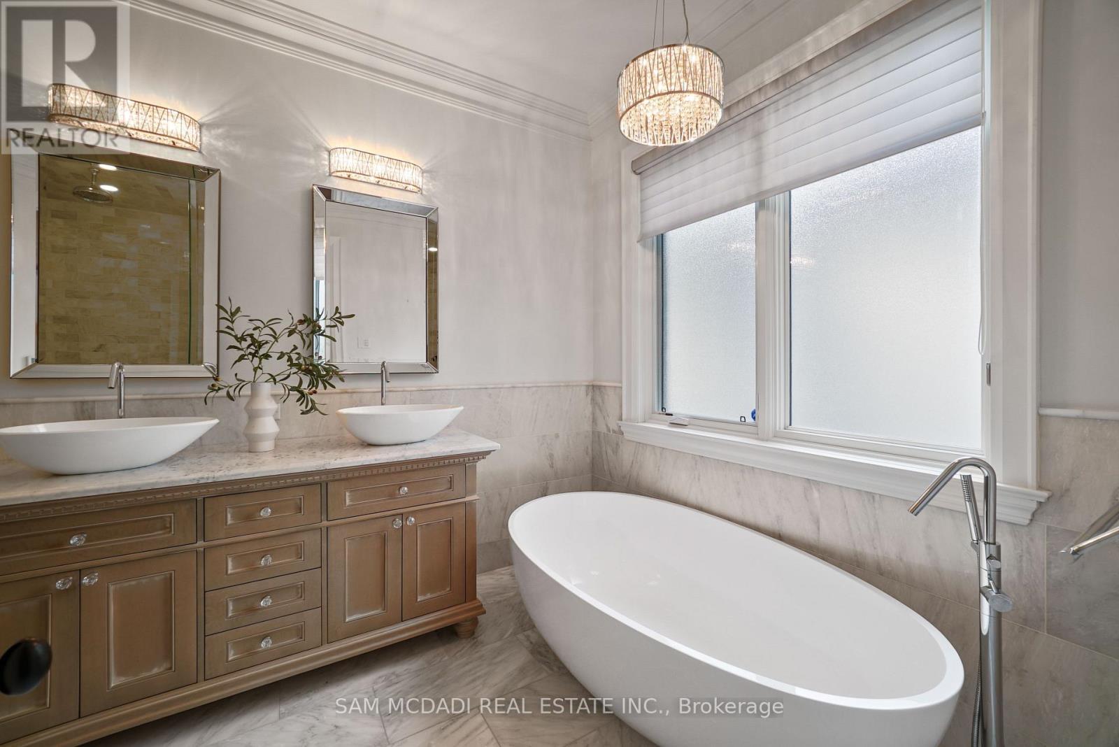 190 Maplewood Road, Mississauga, ON - Indoor Photo Showing Bathroom