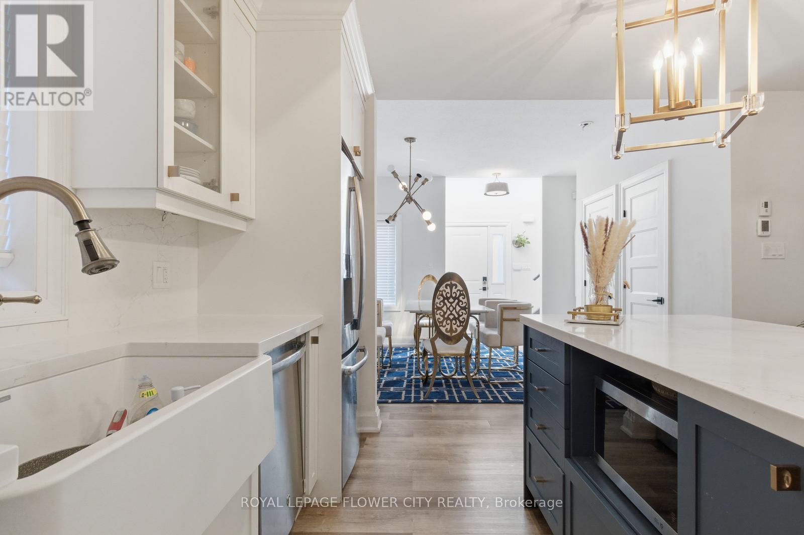 13 Grafton Avenue, Hamilton, ON - Indoor Photo Showing Kitchen With Upgraded Kitchen