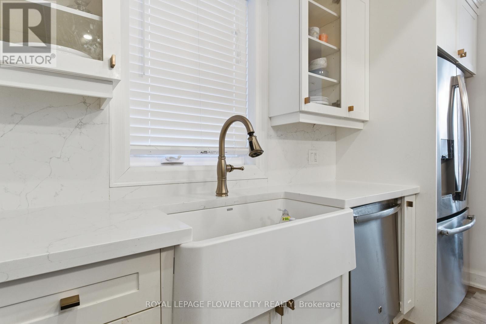 13 Grafton Avenue, Hamilton, ON - Indoor Photo Showing Kitchen