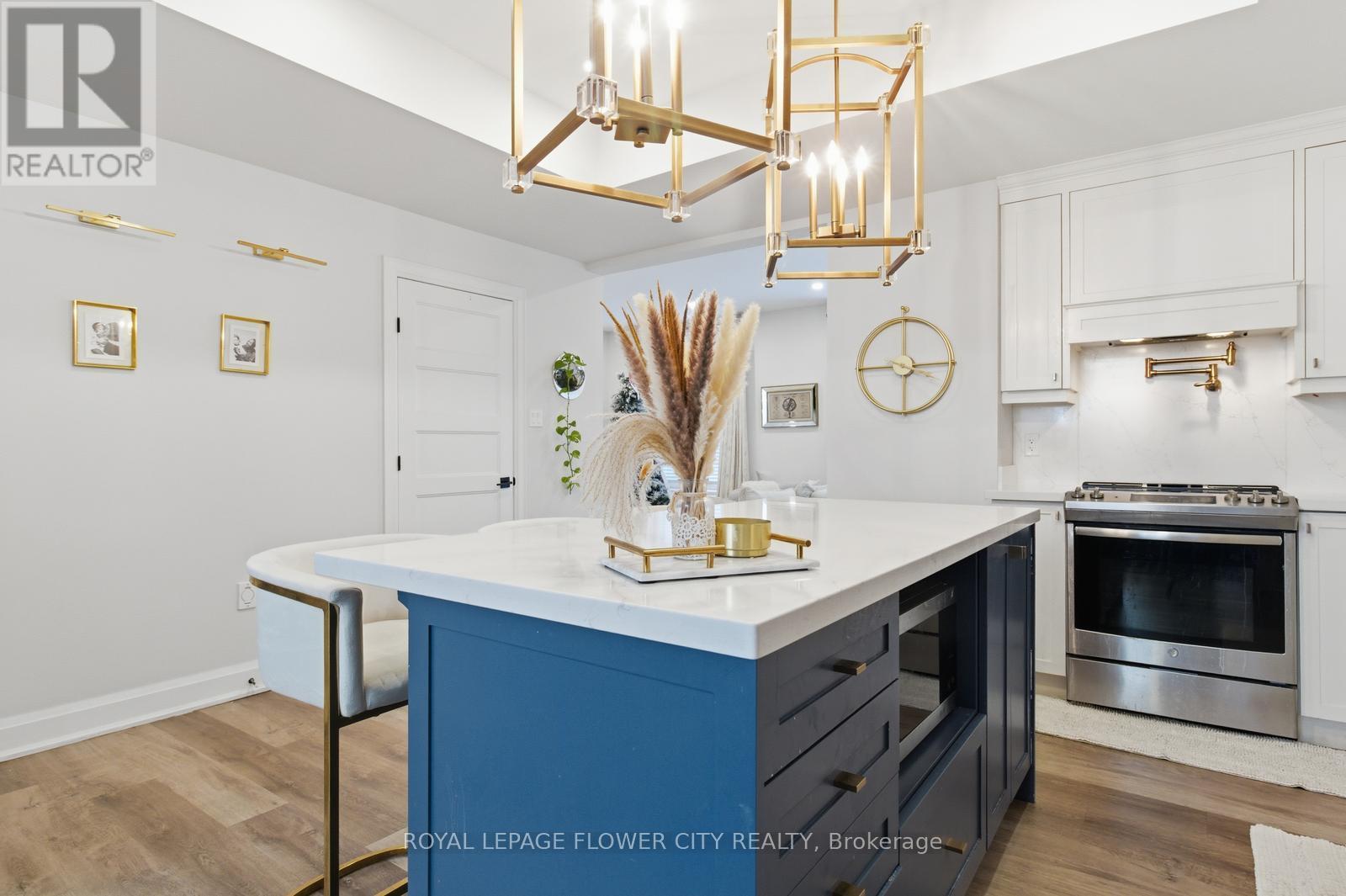 13 Grafton Avenue, Hamilton, ON - Indoor Photo Showing Kitchen