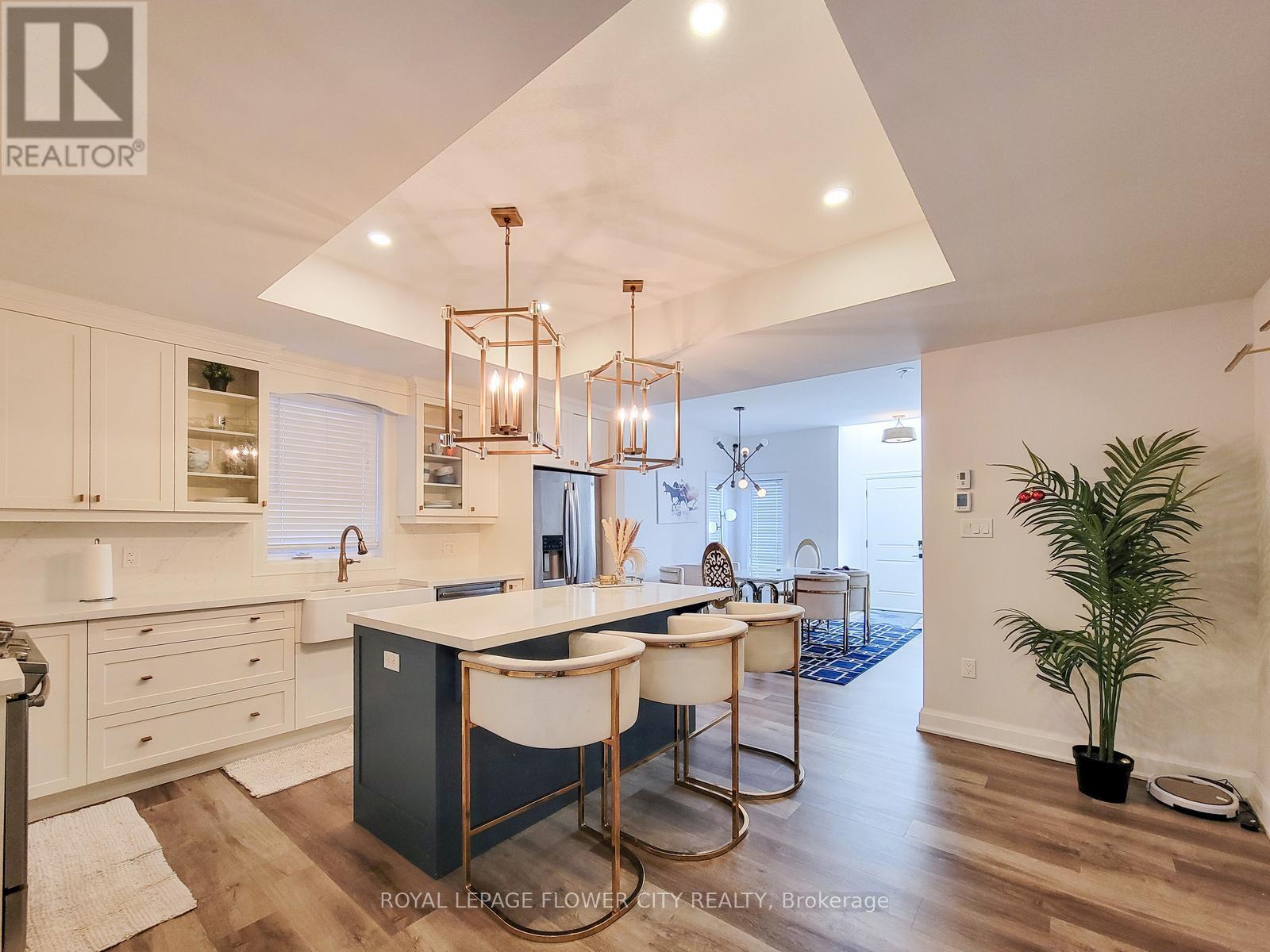 13 Grafton Avenue, Hamilton, ON - Indoor Photo Showing Kitchen With Upgraded Kitchen