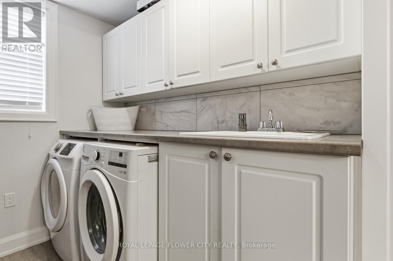 13 Grafton Avenue, Hamilton, ON - Indoor Photo Showing Laundry Room