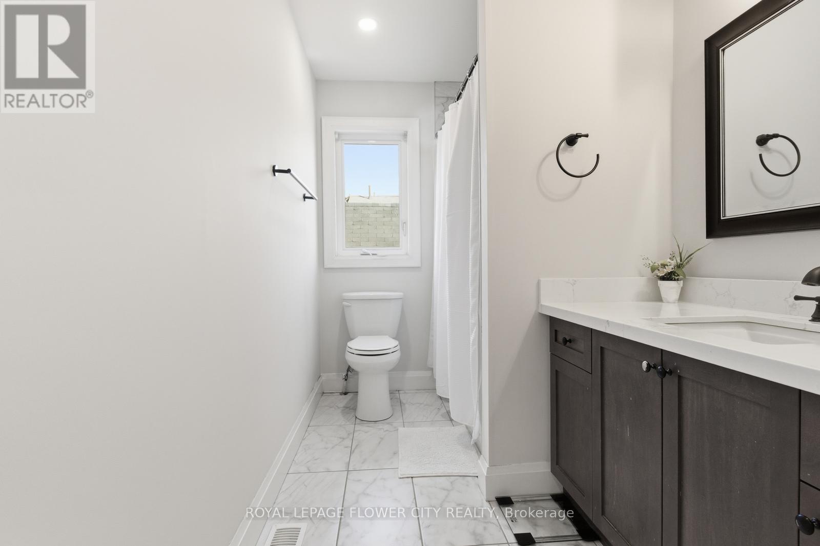 13 Grafton Avenue, Hamilton, ON - Indoor Photo Showing Bathroom