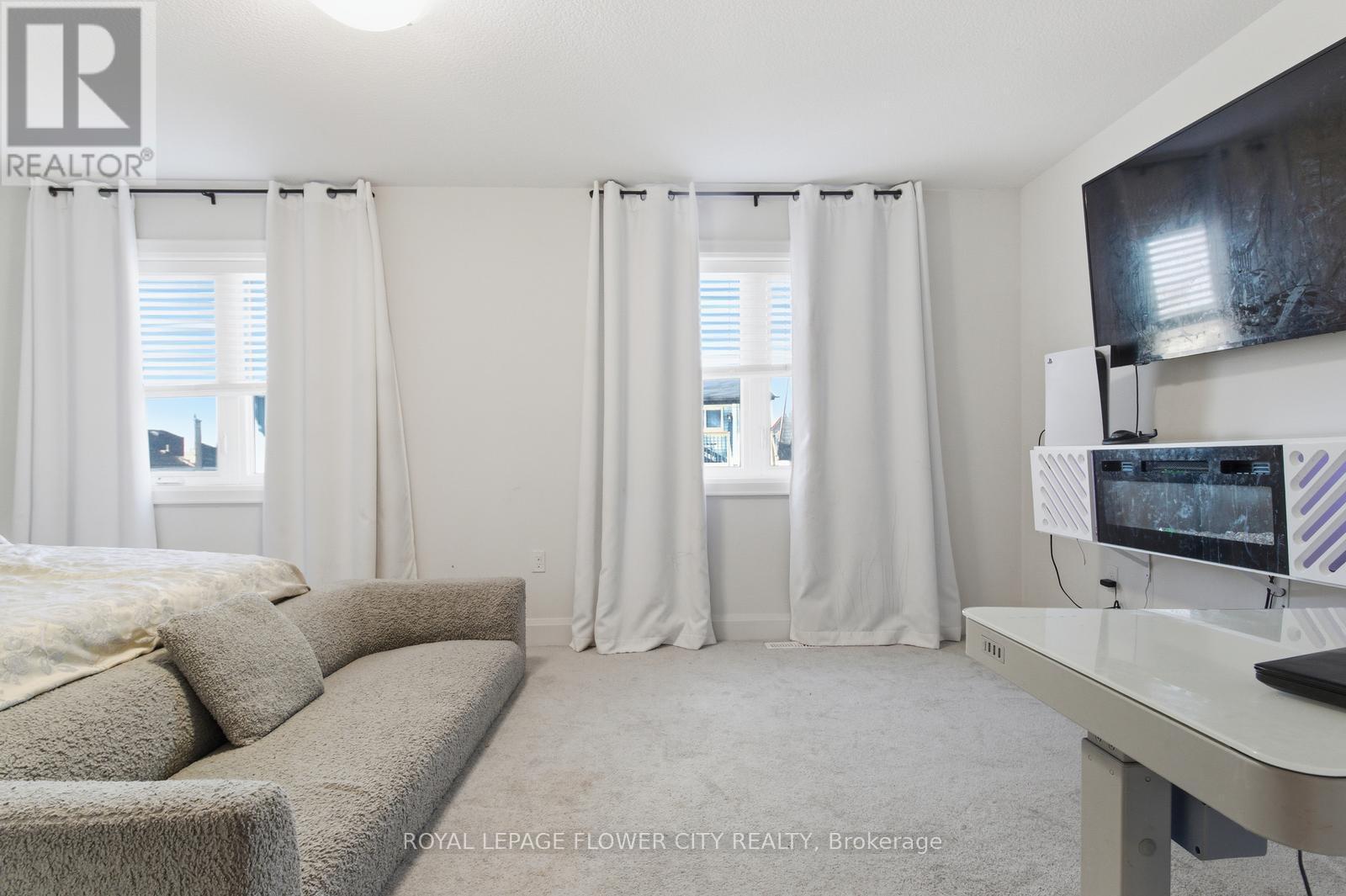 13 Grafton Avenue, Hamilton, ON - Indoor Photo Showing Bedroom