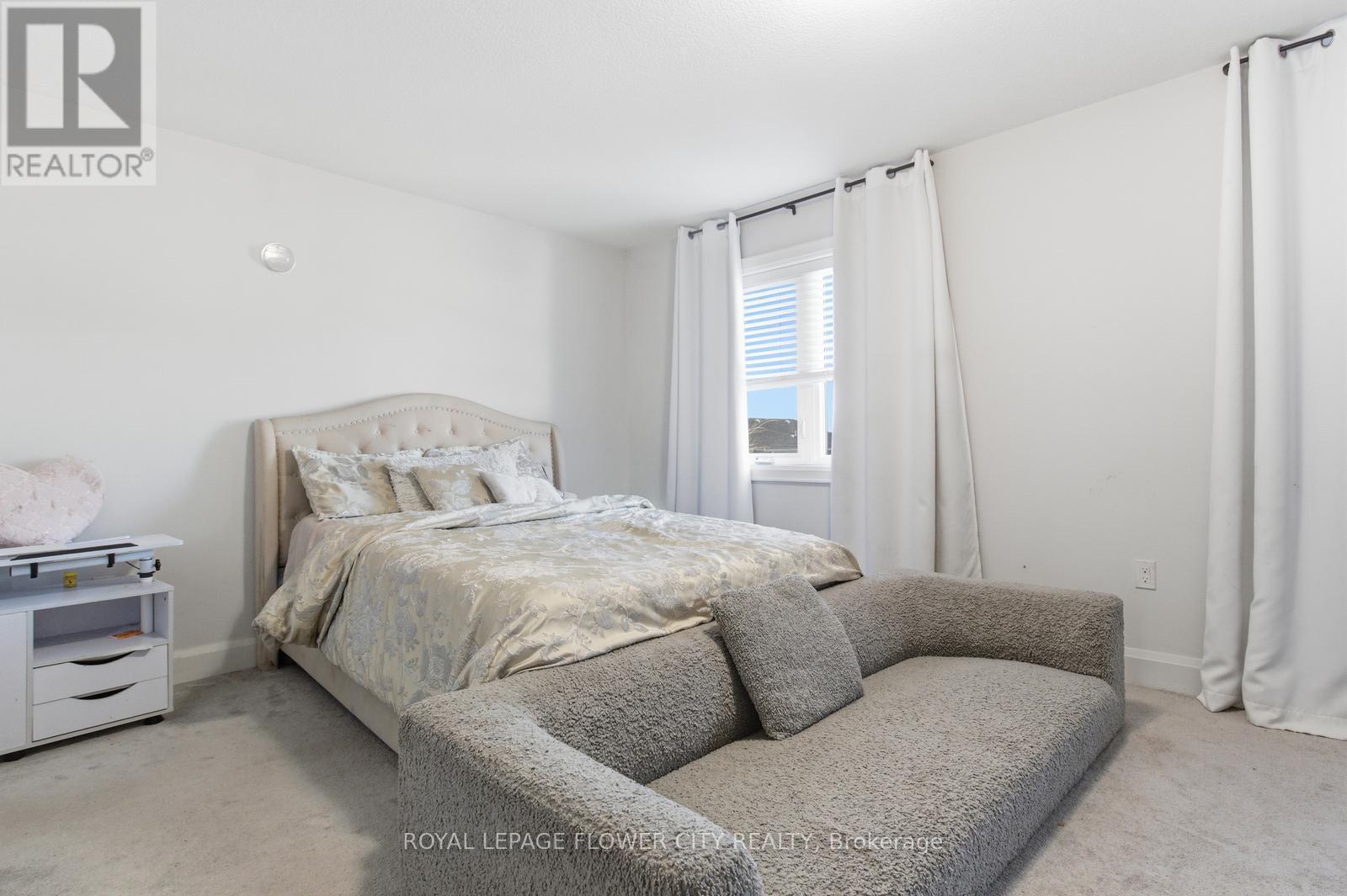 13 Grafton Avenue, Hamilton, ON - Indoor Photo Showing Bedroom
