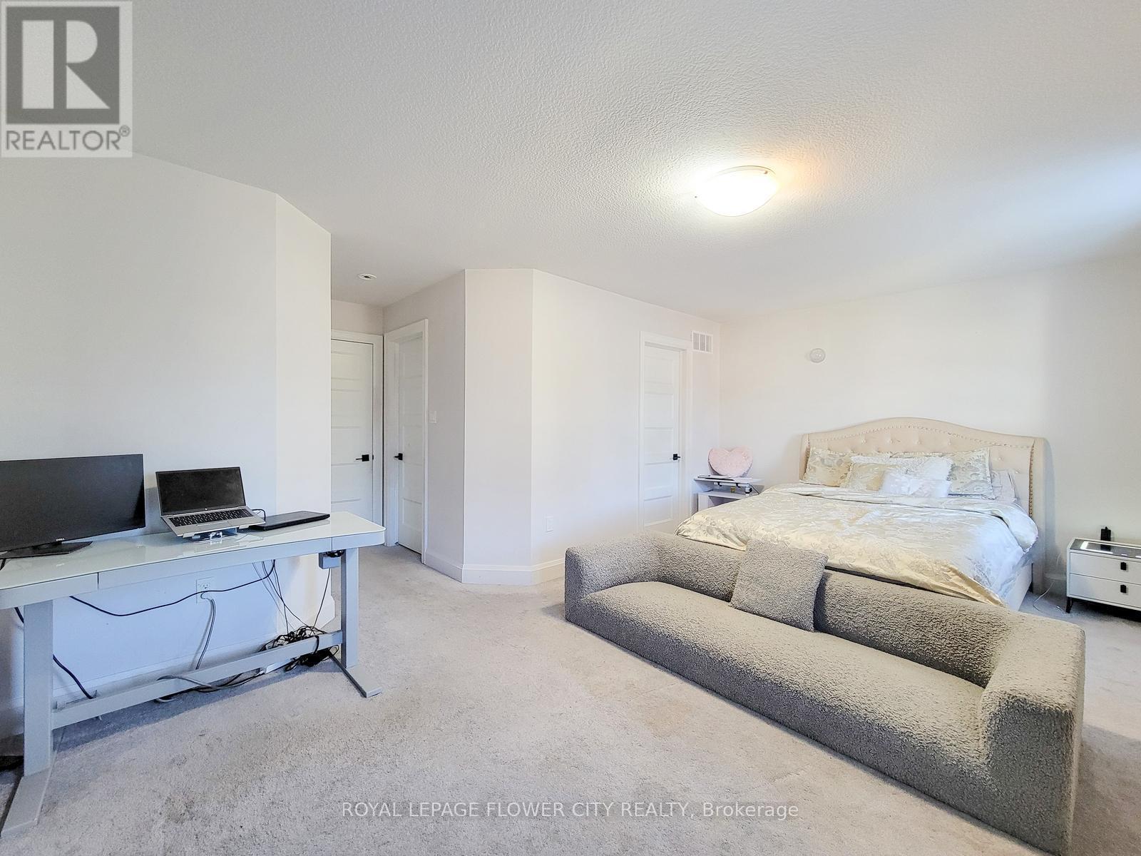 13 Grafton Avenue, Hamilton, ON - Indoor Photo Showing Bedroom