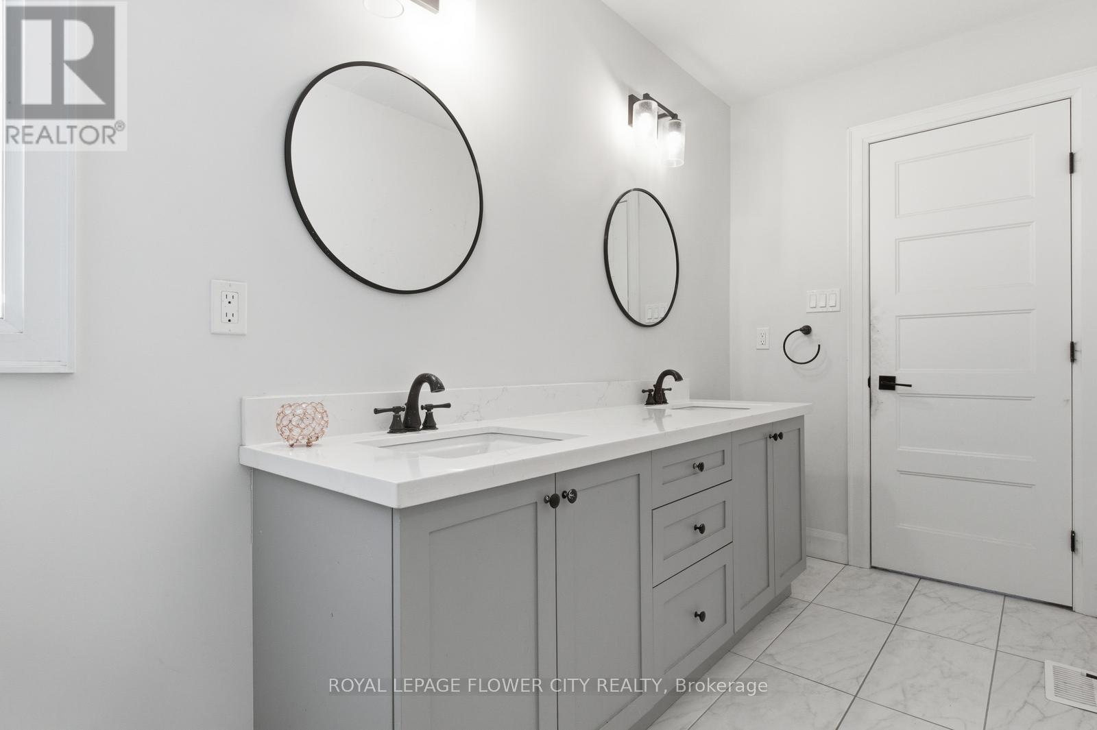 13 Grafton Avenue, Hamilton, ON - Indoor Photo Showing Bathroom