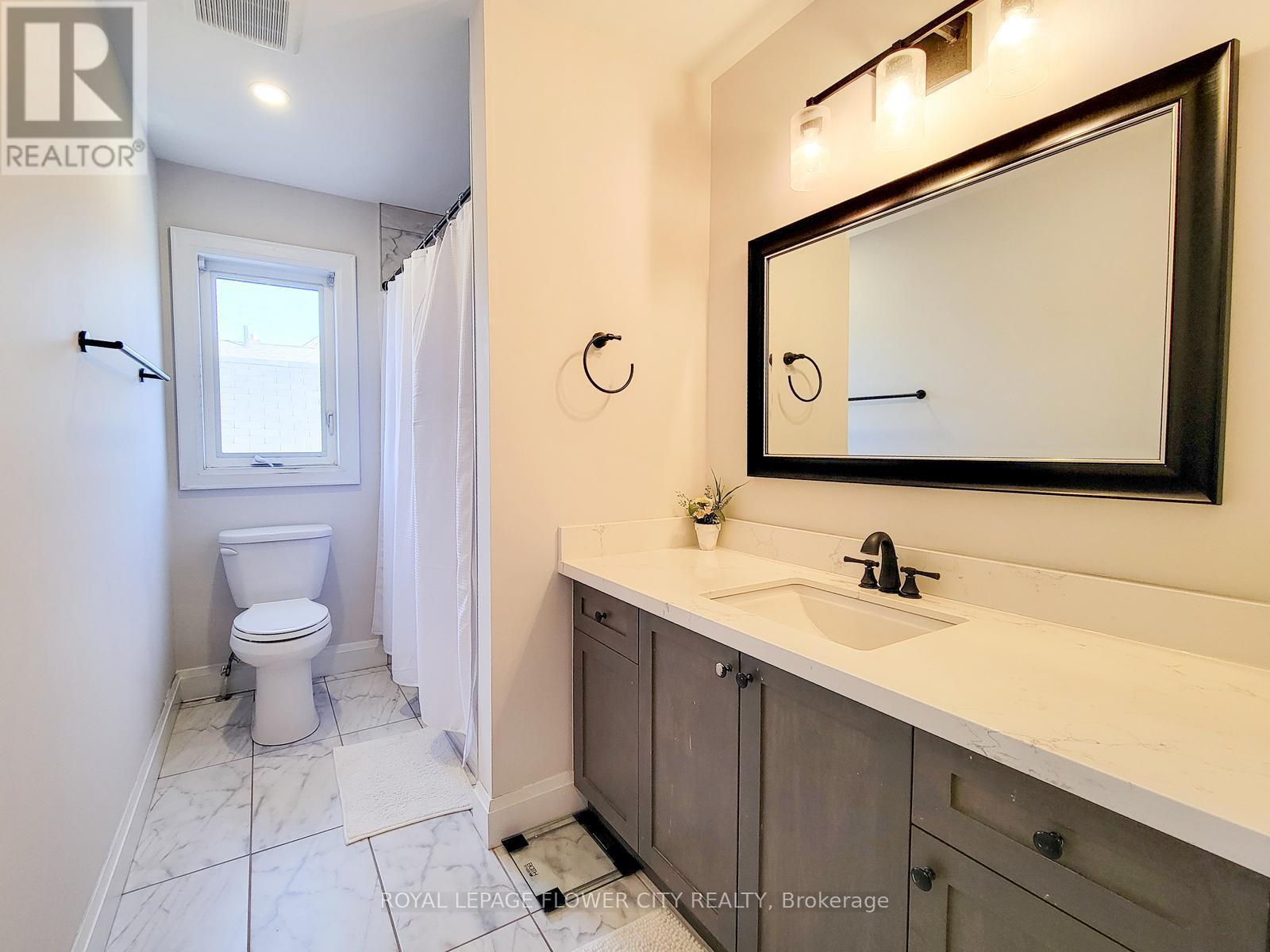 13 Grafton Avenue, Hamilton, ON - Indoor Photo Showing Bathroom