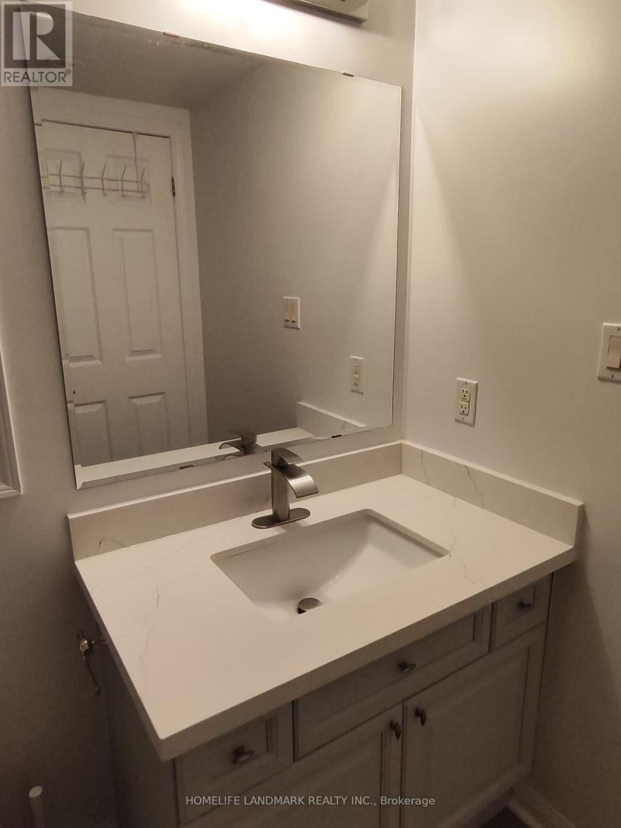 1 - 575 Dundas Street W, Mississauga, ON - Indoor Photo Showing Bathroom