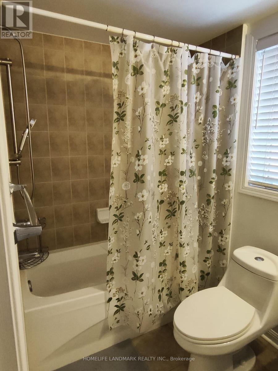 1 - 575 Dundas Street W, Mississauga, ON - Indoor Photo Showing Bathroom