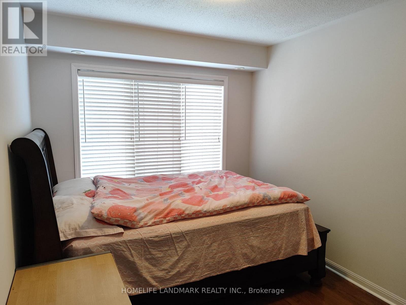 1 - 575 Dundas Street W, Mississauga, ON - Indoor Photo Showing Bedroom