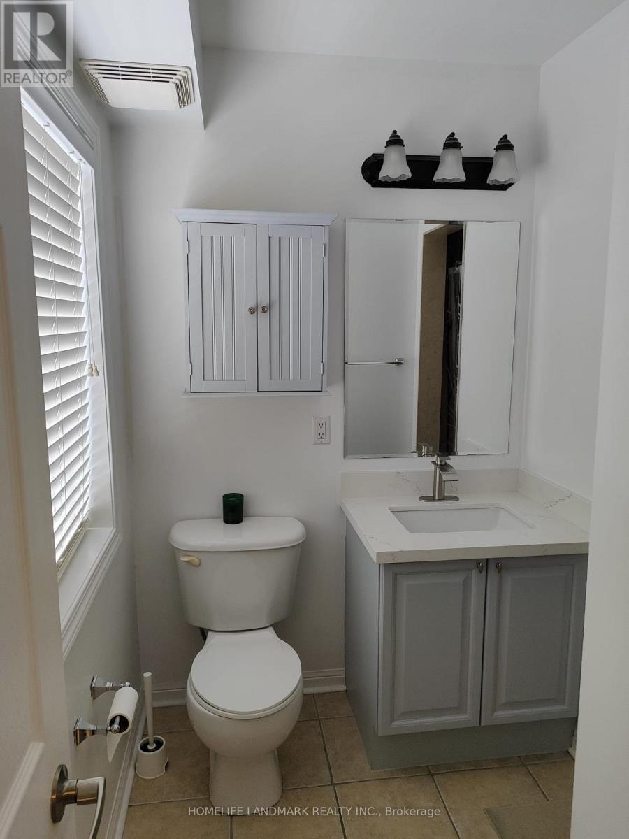 1 - 575 Dundas Street W, Mississauga, ON - Indoor Photo Showing Bathroom