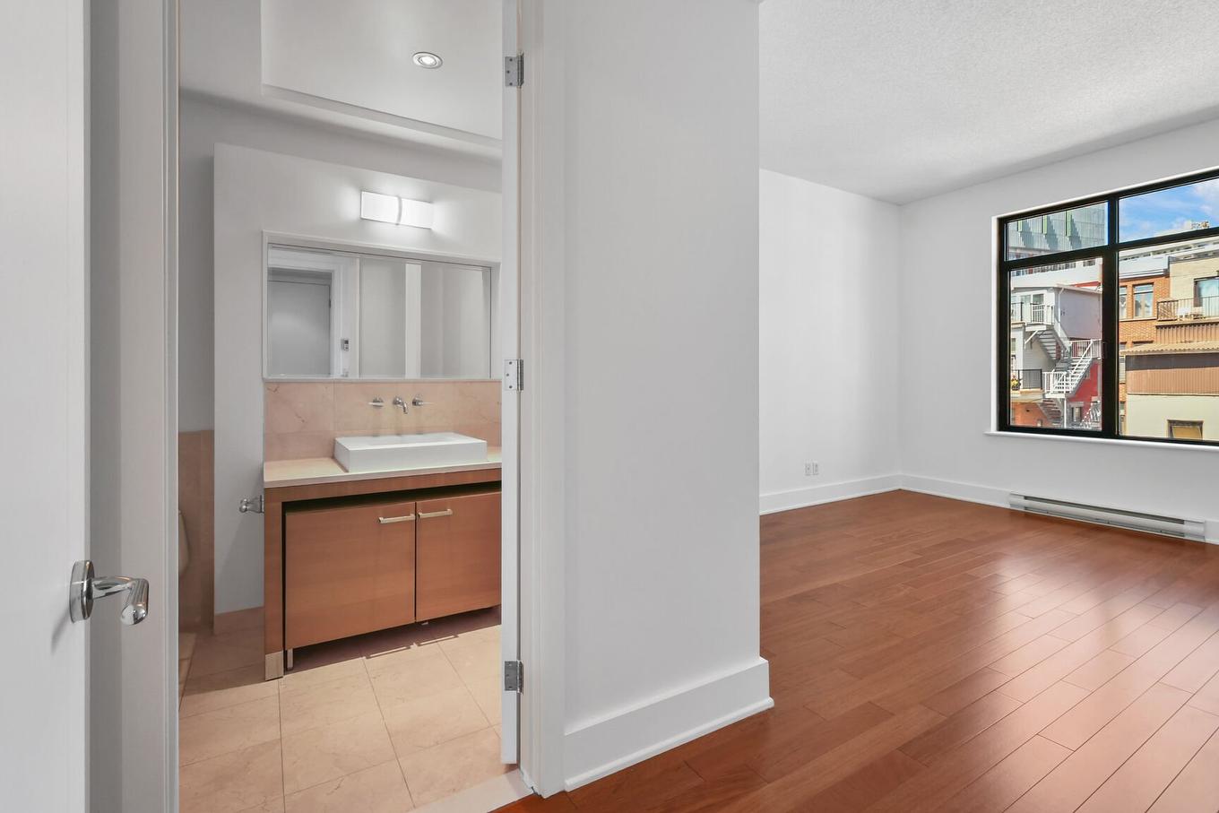 Salle de bains - P1-302-3419 Av. Henri-Julien, Montréal (Le Plateau-Mont-Royal), QC - Indoor Photo Showing Other Room