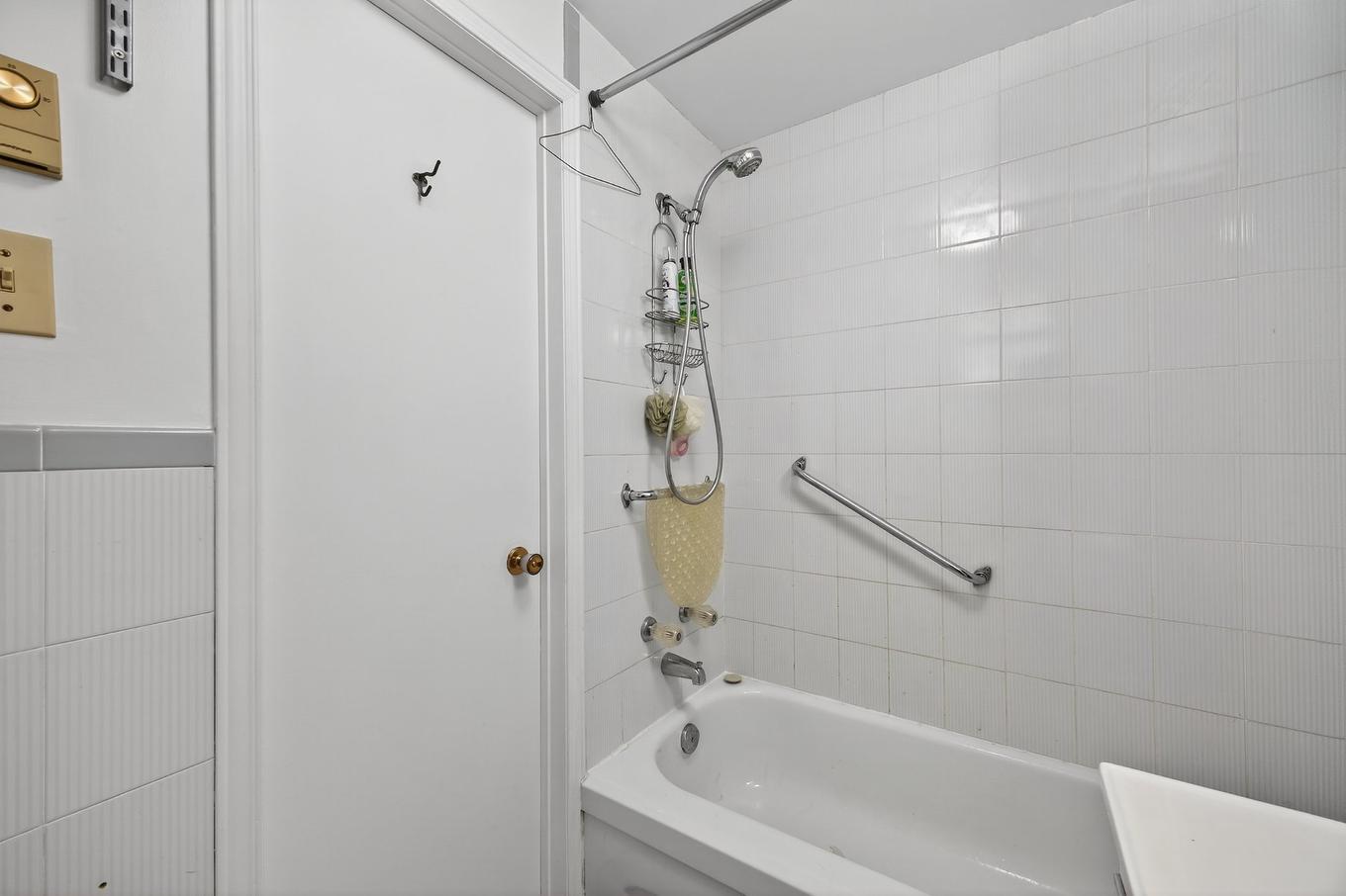 Salle de bains - 3844 Av. Marlowe, Montréal (Côte-Des-Neiges/Notre-Dame-De-Grâce), QC - Indoor Photo Showing Bathroom