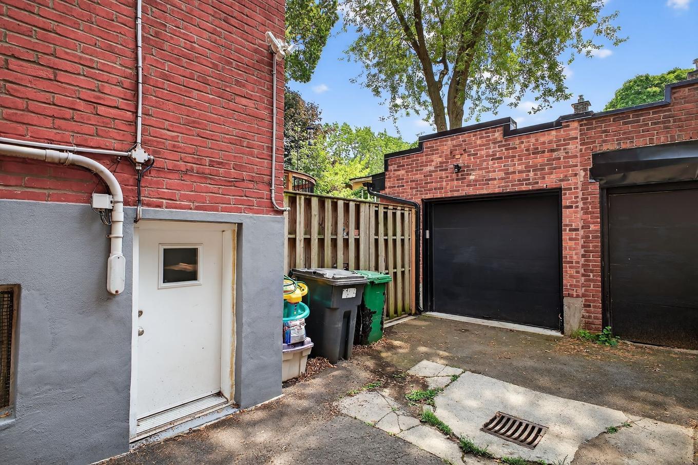 Garage - 3844 Av. Marlowe, Montréal (Côte-Des-Neiges/Notre-Dame-De-Grâce), QC - Outdoor With Exterior