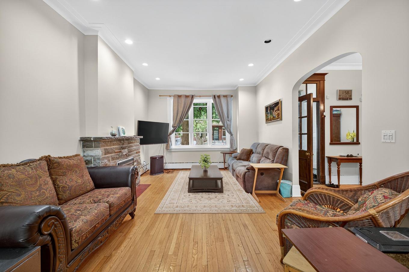 Salon - 3844 Av. Marlowe, Montréal (Côte-Des-Neiges/Notre-Dame-De-Grâce), QC - Indoor Photo Showing Living Room