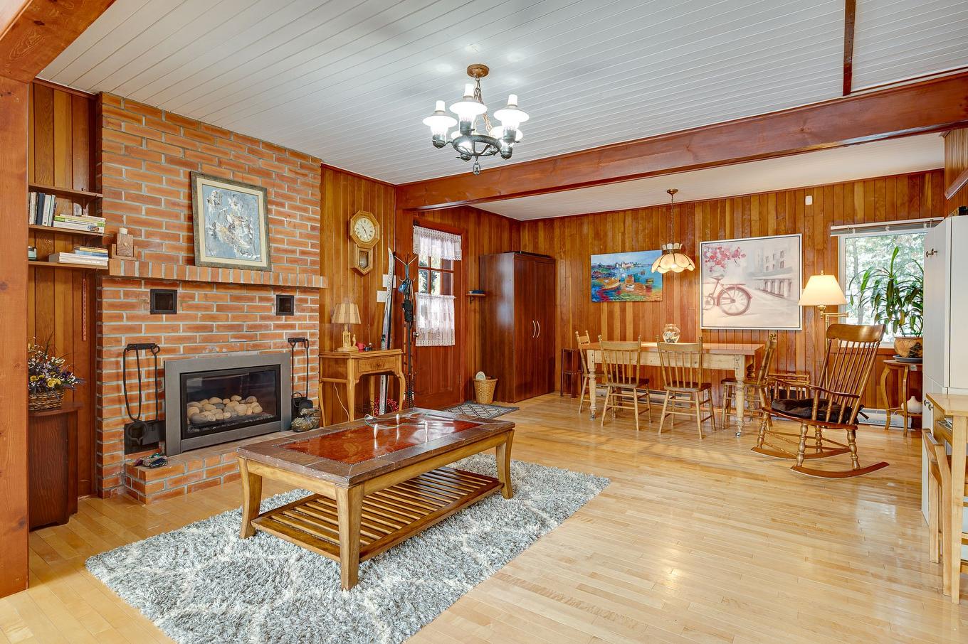 Overall view - 931 Ch. Des Cèdres, Sainte-Adèle, QC - Indoor Photo Showing Living Room With Fireplace