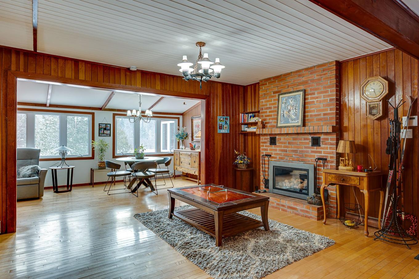 Living room - 931 Ch. Des Cèdres, Sainte-Adèle, QC - Indoor Photo Showing Living Room With Fireplace
