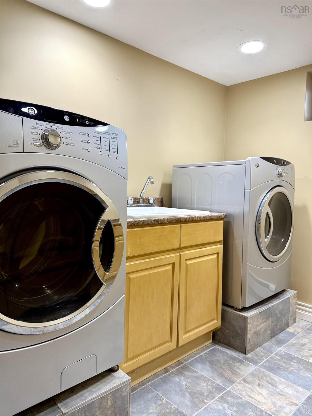 27 Regent Street, Amherst, NS