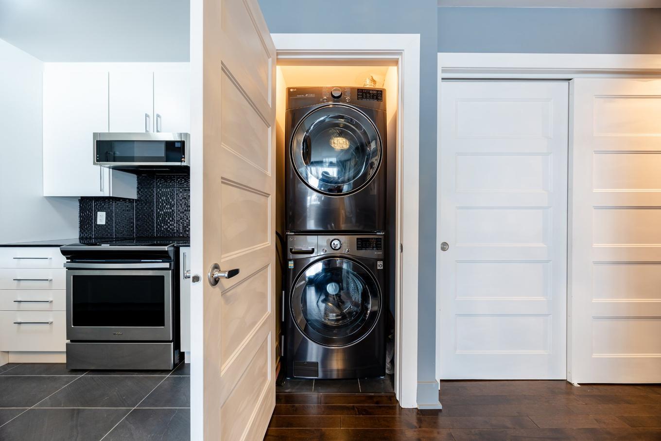 Salle de lavage - 310-3950 Rue Sherbrooke E., Montréal (Mercier/Hochelaga-Maisonneuve), QC - Indoor Photo Showing Laundry Room