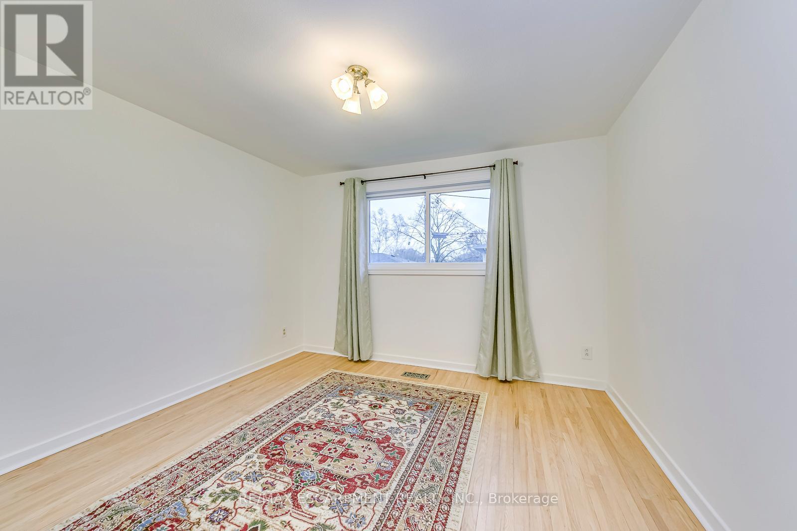 664 Geneva Park Drive, Burlington, ON - Indoor Photo Showing Other Room