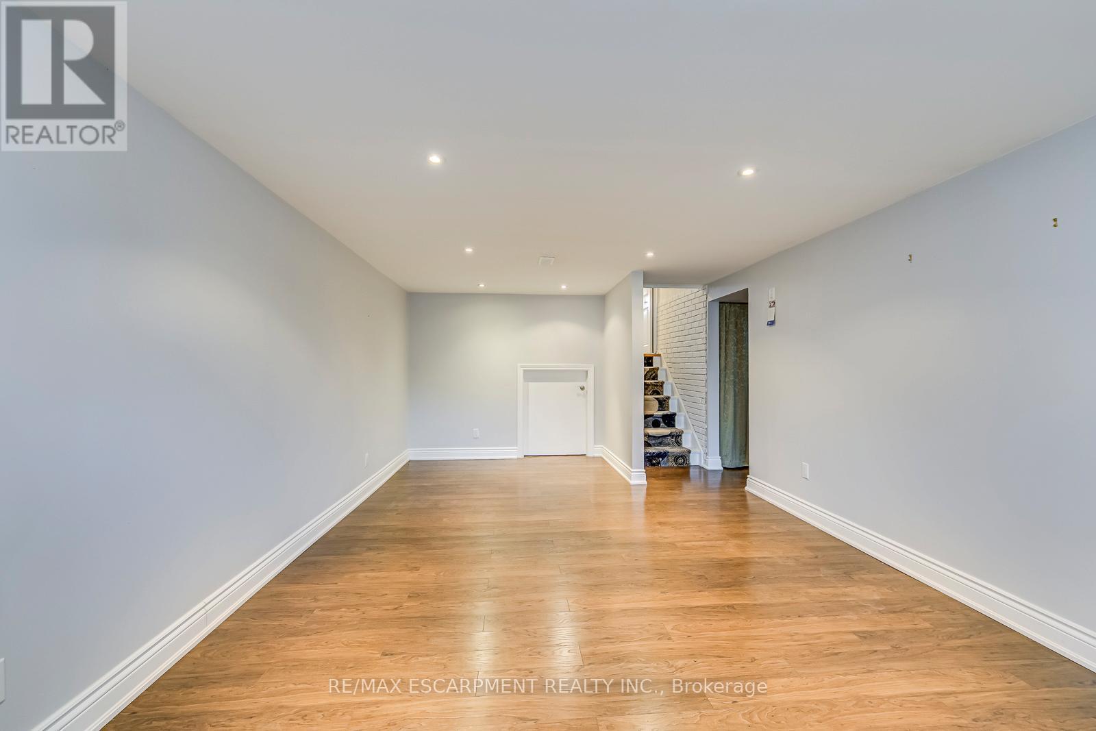 664 Geneva Park Drive, Burlington, ON - Indoor Photo Showing Other Room