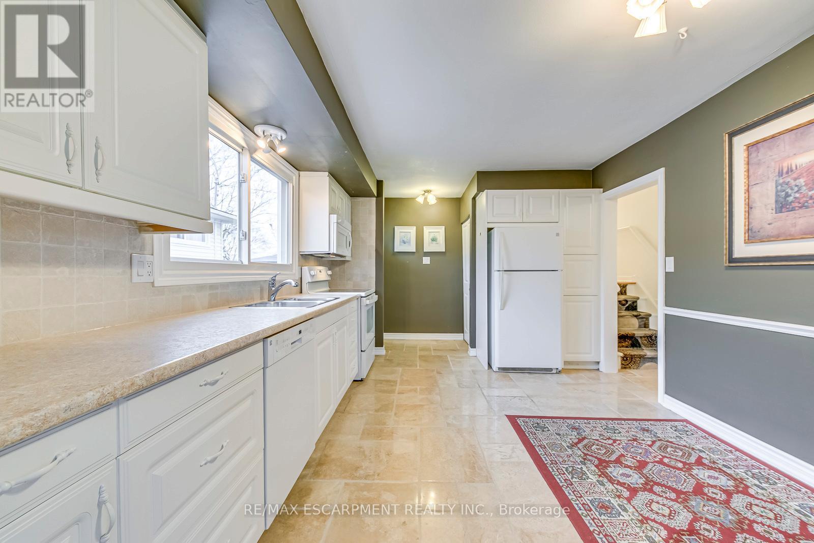 664 Geneva Park Drive, Burlington, ON - Indoor Photo Showing Kitchen