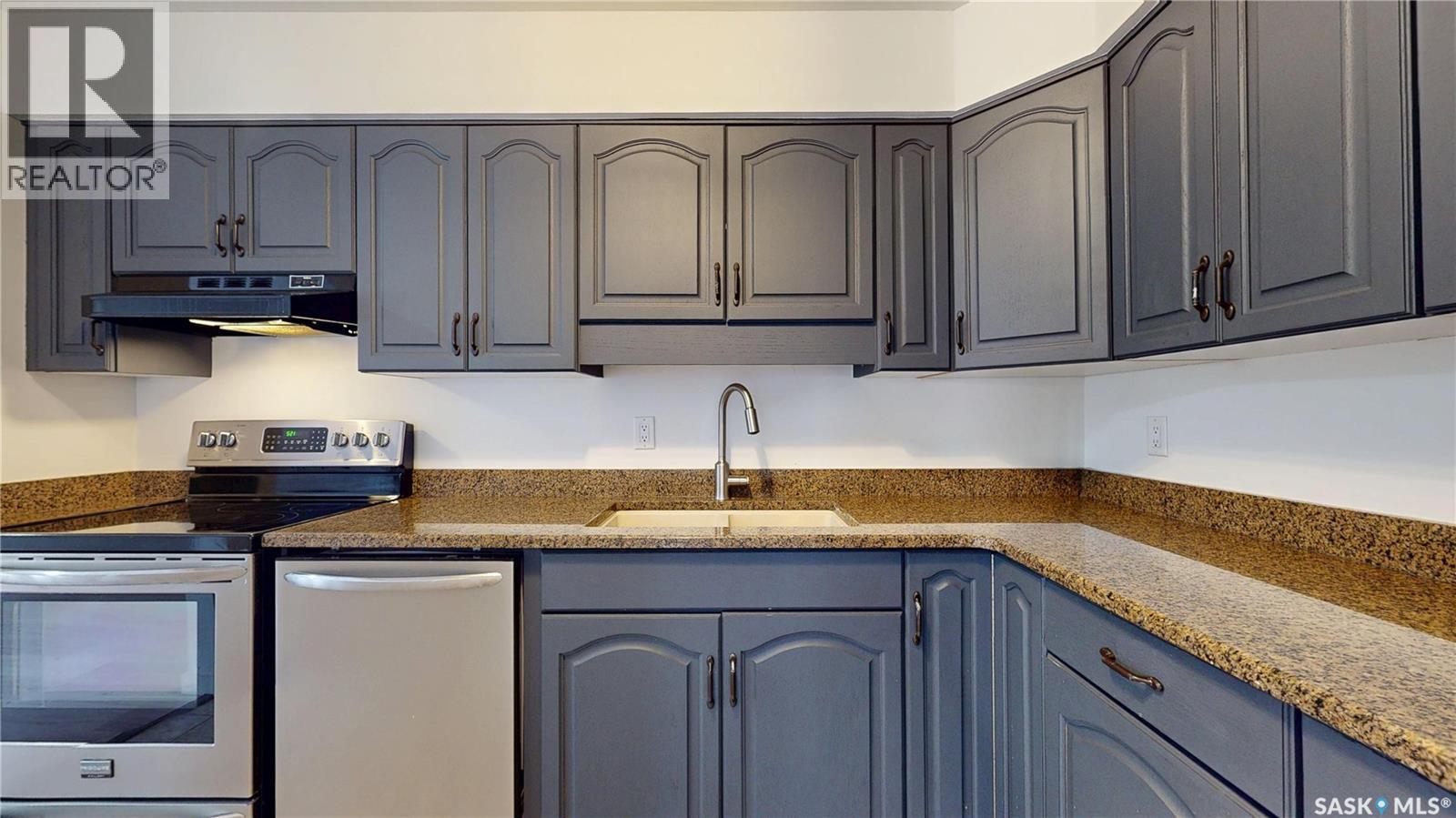 304 2315 Cornwall Street, Regina, SK - Indoor Photo Showing Kitchen