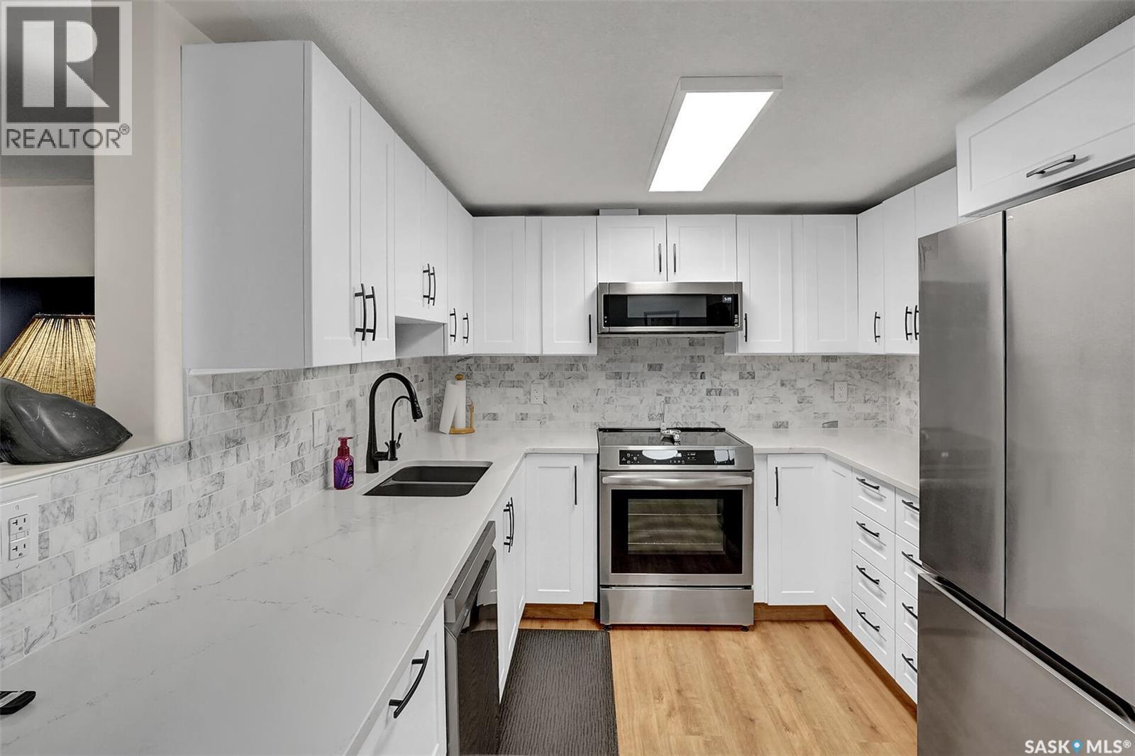101 2217 Angus Street, Regina, SK - Indoor Photo Showing Kitchen With Stainless Steel Kitchen With Double Sink With Upgraded Kitchen