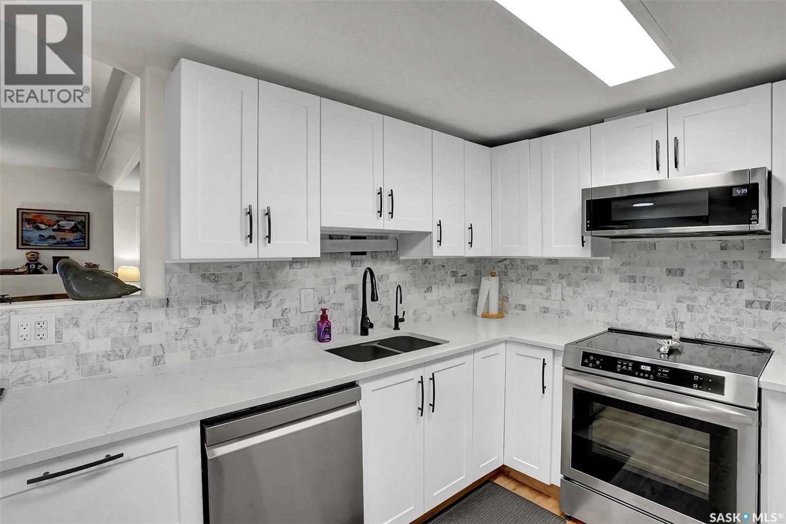 101 2217 Angus Street, Regina, SK - Indoor Photo Showing Kitchen With Stainless Steel Kitchen With Double Sink With Upgraded Kitchen