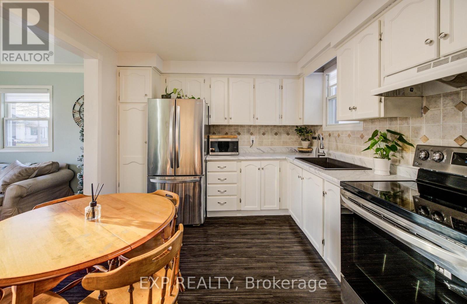 53 Norfolk Avenue, Cambridge, ON - Indoor Photo Showing Kitchen With Stainless Steel Kitchen