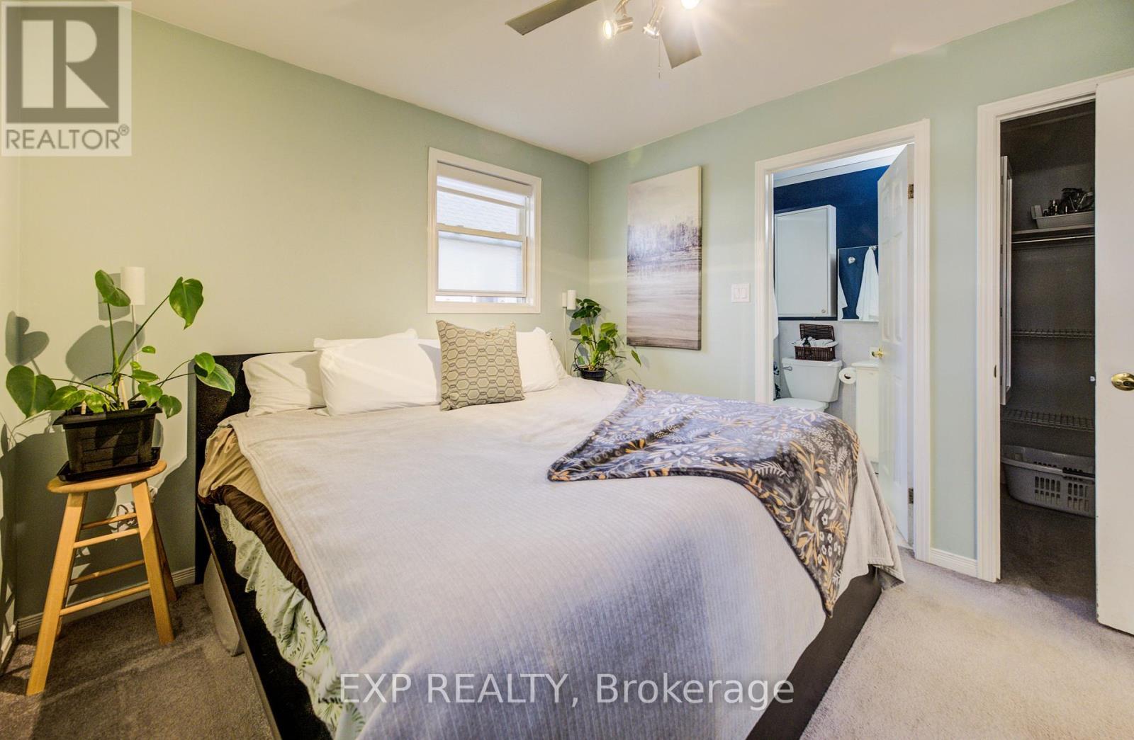 53 Norfolk Avenue, Cambridge, ON - Indoor Photo Showing Bedroom