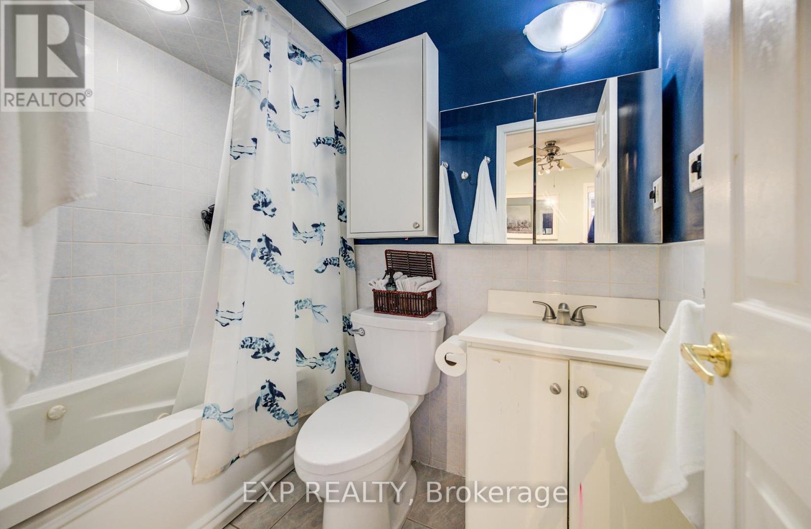 53 Norfolk Avenue, Cambridge, ON - Indoor Photo Showing Bathroom
