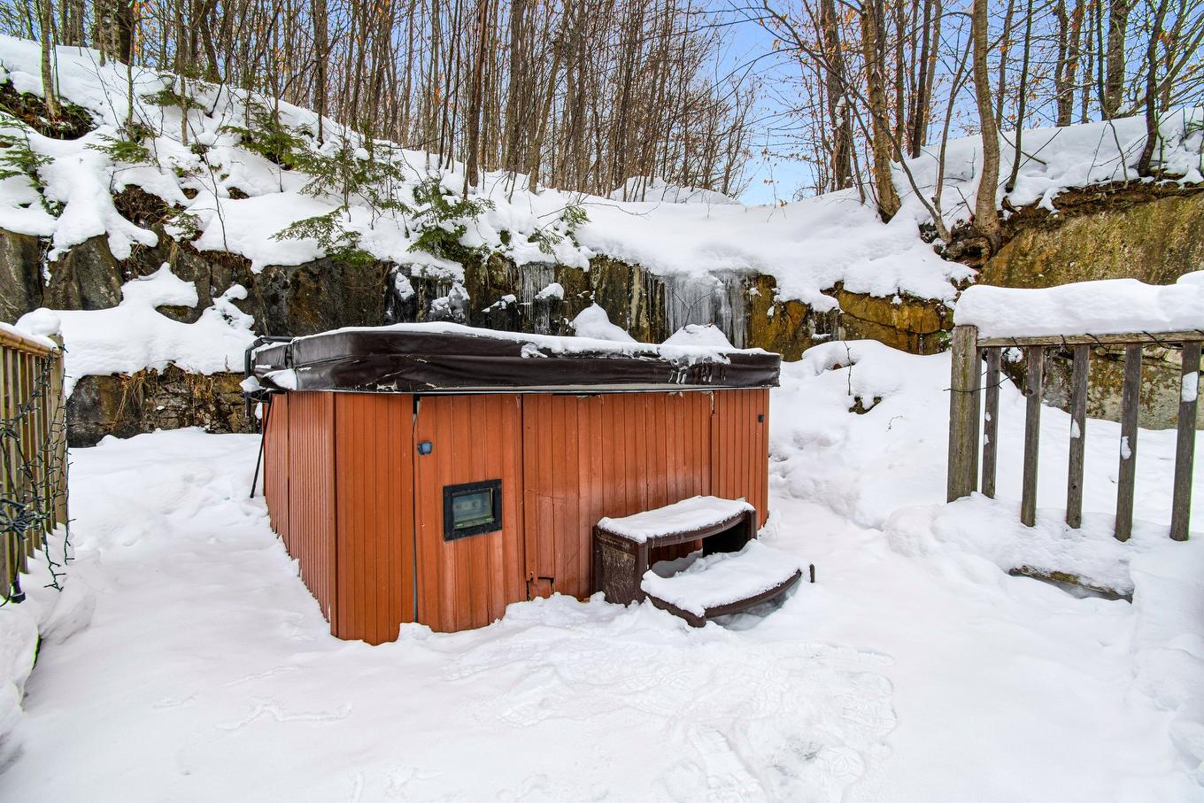 Spa - 973 Ch. Des Pionniers, Labelle, QC - Outdoor