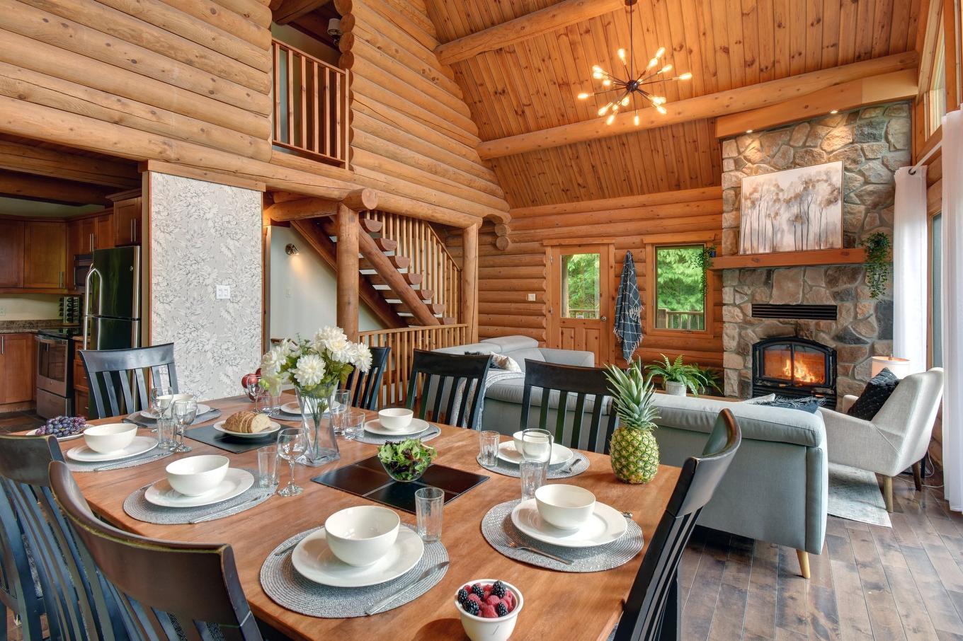 Cuisine - 973 Ch. Des Pionniers, Labelle, QC - Indoor Photo Showing Dining Room With Fireplace