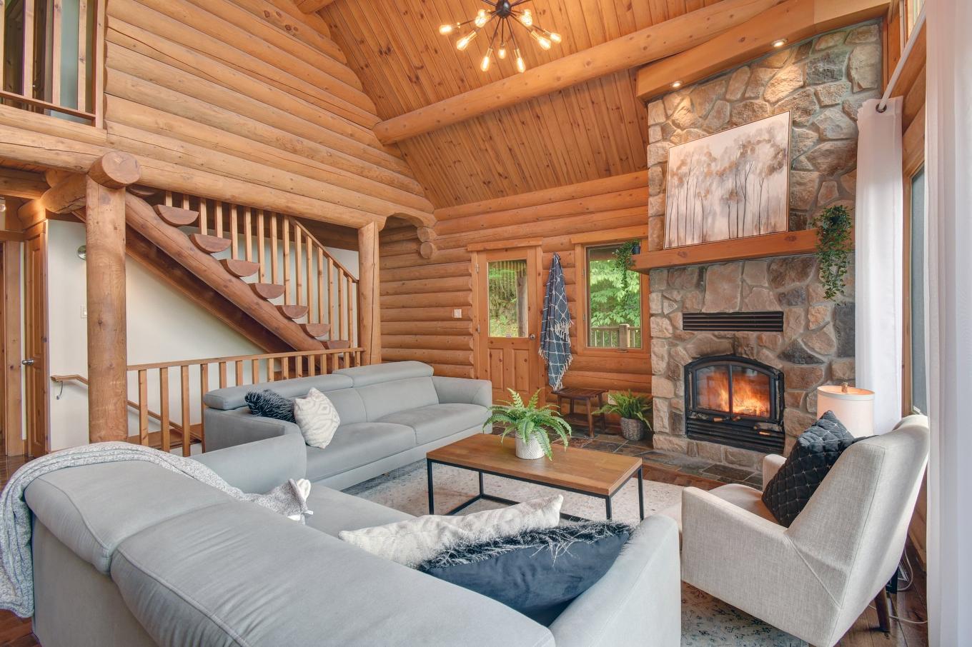 Salon - 973 Ch. Des Pionniers, Labelle, QC - Indoor Photo Showing Living Room With Fireplace