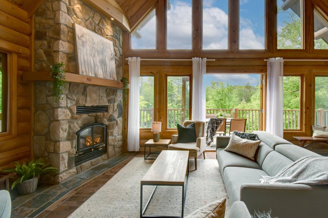 Salon - 973 Ch. Des Pionniers, Labelle, QC - Indoor Photo Showing Living Room With Fireplace