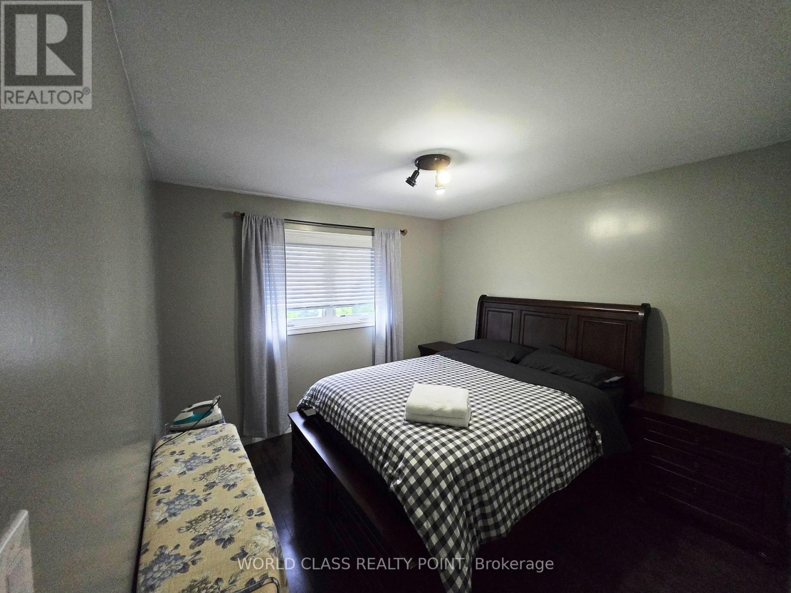 6136 Ford Road, Mississauga, ON - Indoor Photo Showing Bedroom