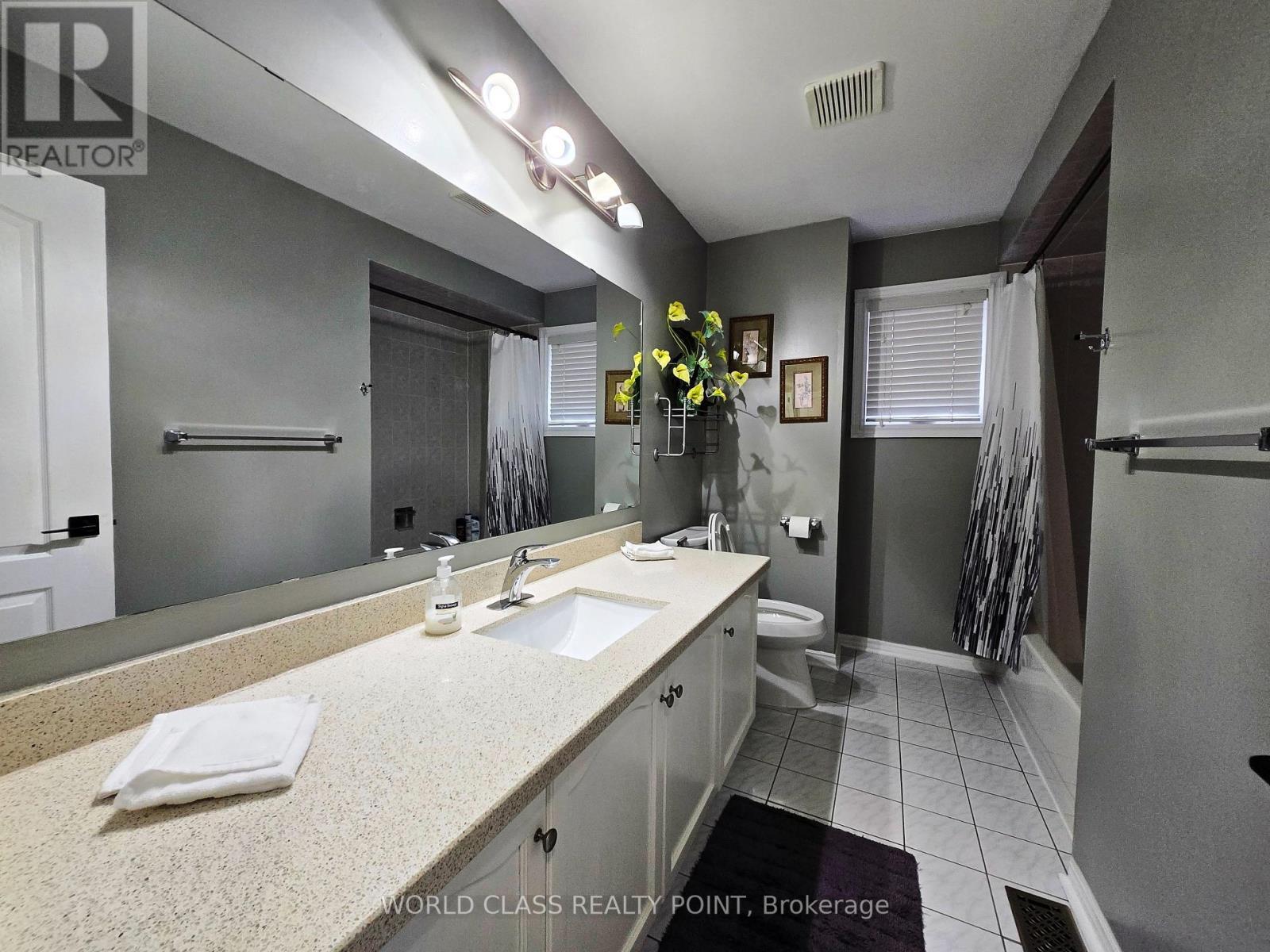6136 Ford Road, Mississauga, ON - Indoor Photo Showing Bathroom