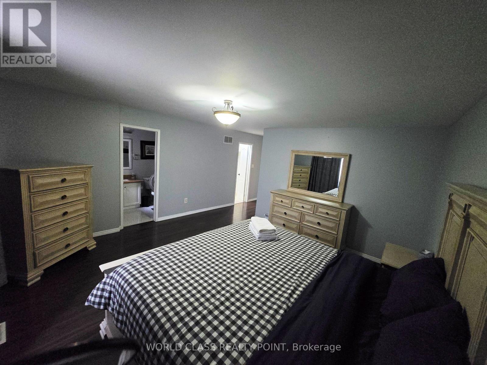 6136 Ford Road, Mississauga, ON - Indoor Photo Showing Bedroom