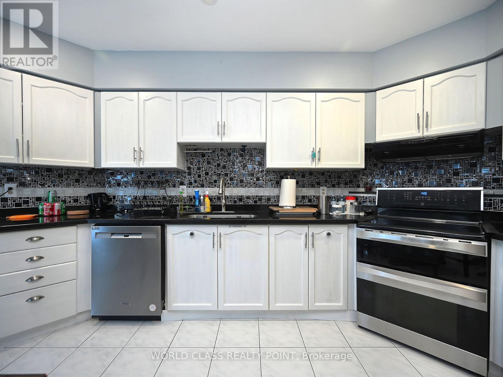 6136 Ford Road, Mississauga, ON - Indoor Photo Showing Kitchen