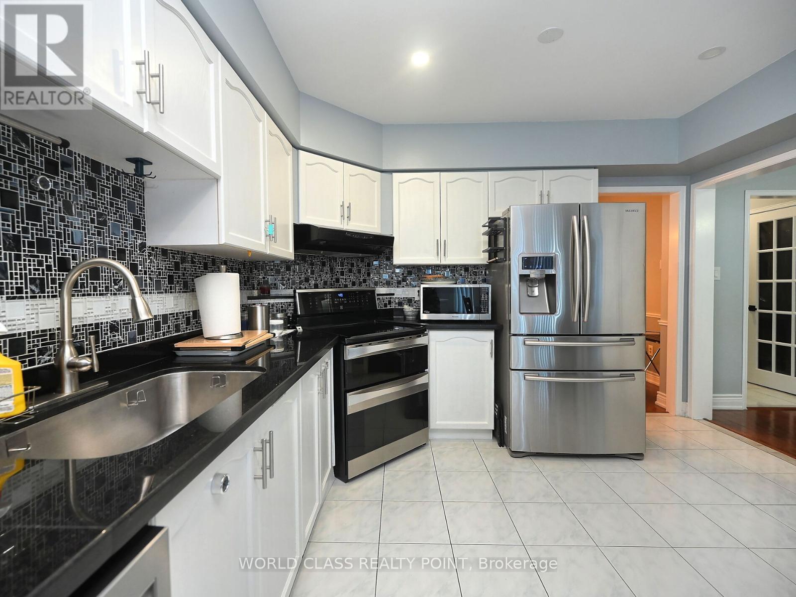 6136 Ford Road, Mississauga, ON - Indoor Photo Showing Kitchen