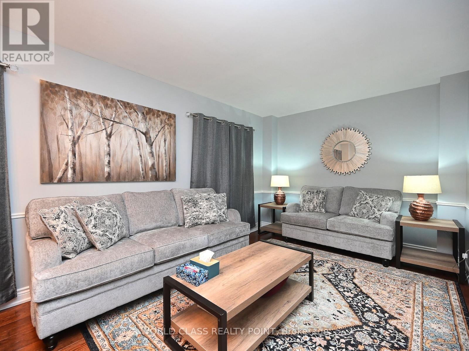 6136 Ford Road, Mississauga, ON - Indoor Photo Showing Living Room