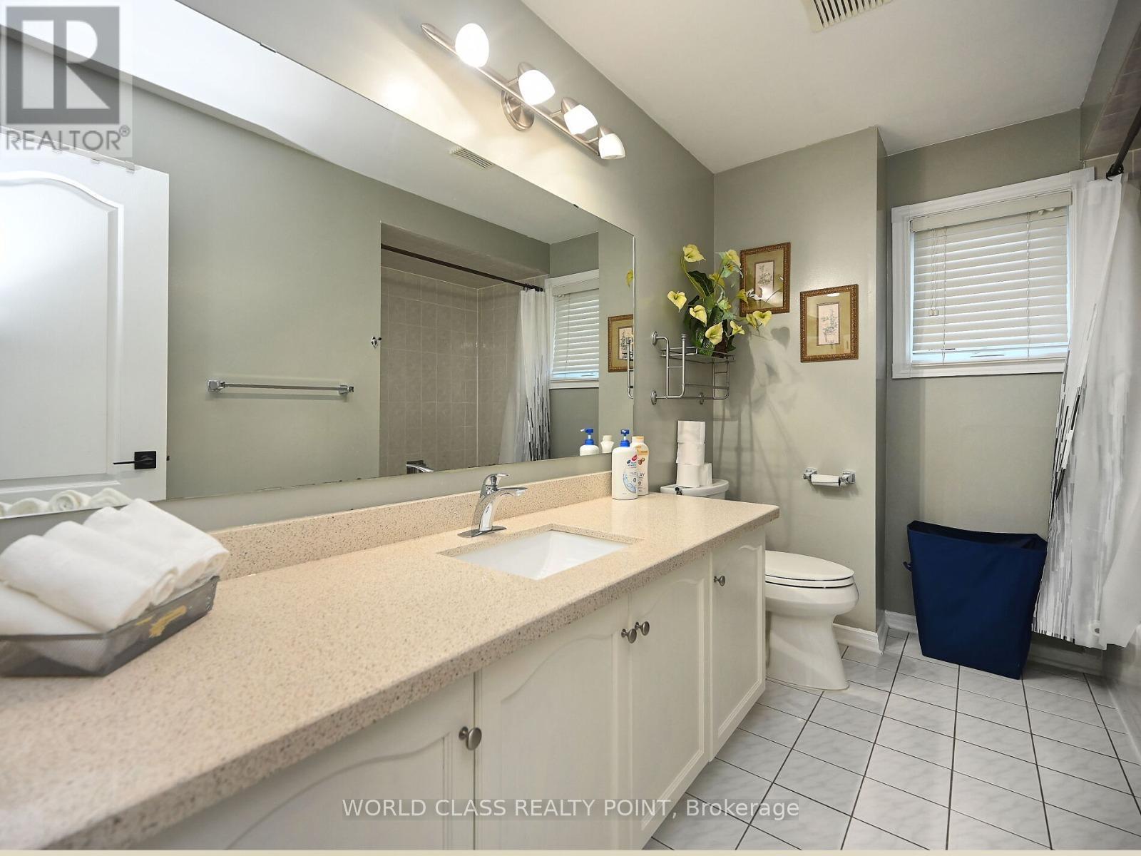 6136 Ford Road, Mississauga, ON - Indoor Photo Showing Bathroom