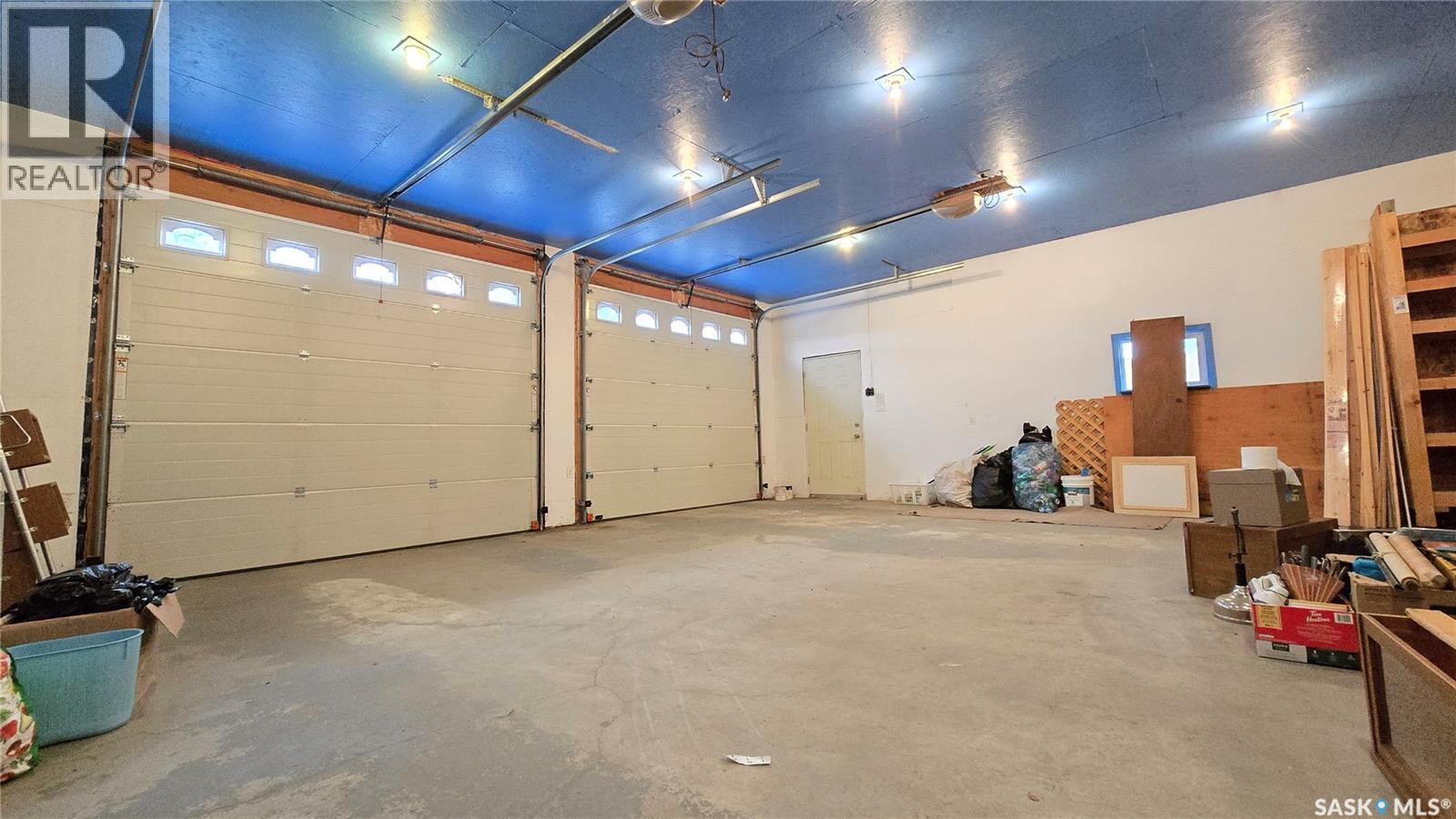 854 Broad Street N, Regina, SK - Indoor Photo Showing Garage
