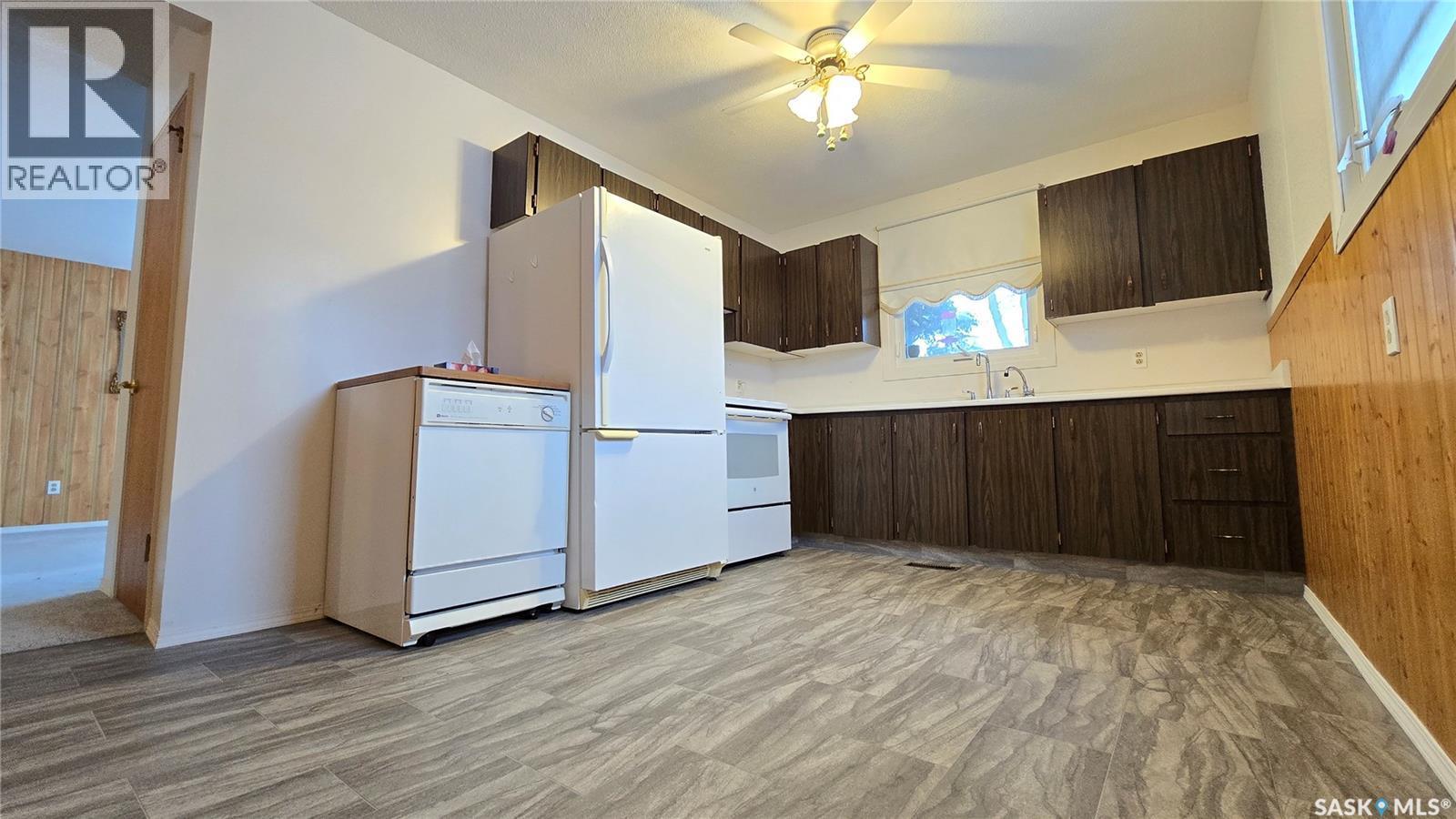 854 Broad Street N, Regina, SK - Indoor Photo Showing Kitchen