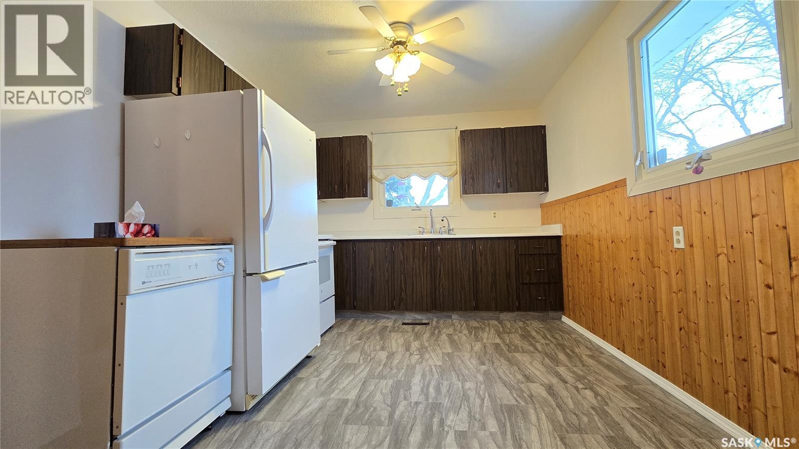 854 Broad Street N, Regina, SK - Indoor Photo Showing Kitchen